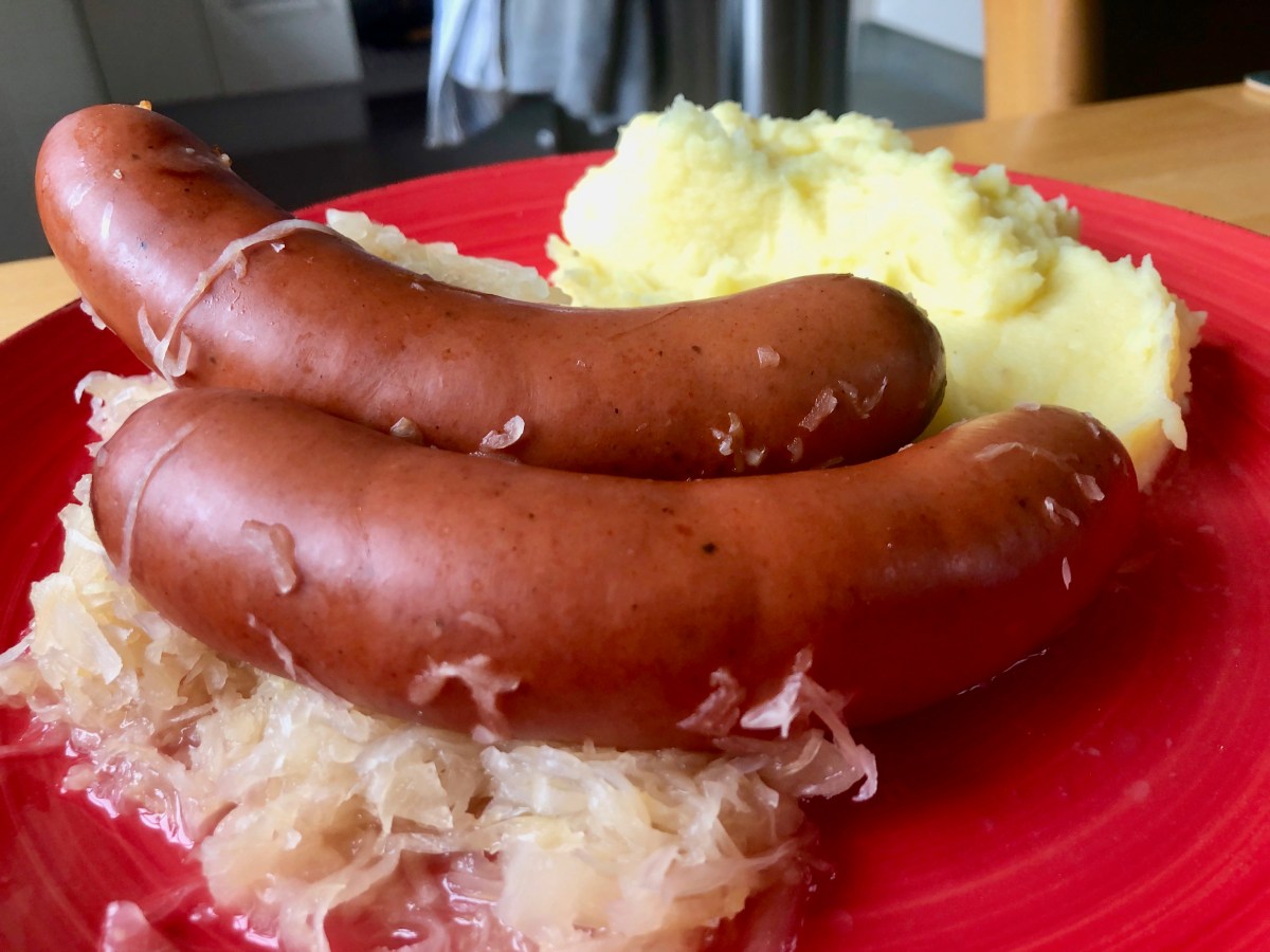 Wildkrakauer und Sauerkraut