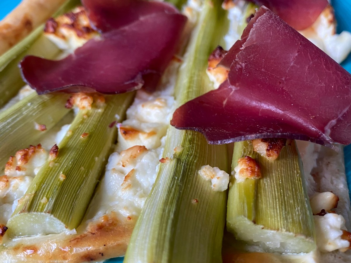 Spargeltarte mit Wildschinken