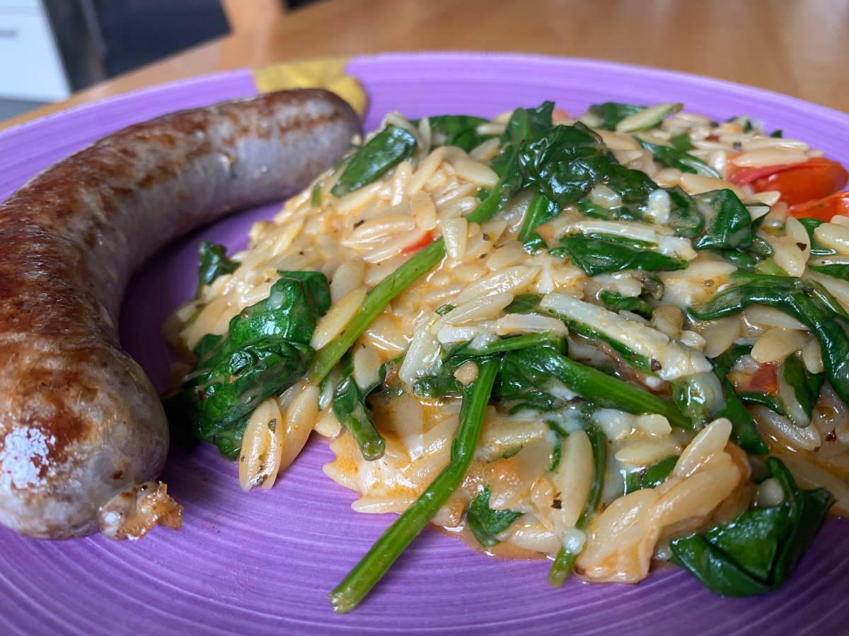 Wildbratwurst mit Kritharaki-Pfanne