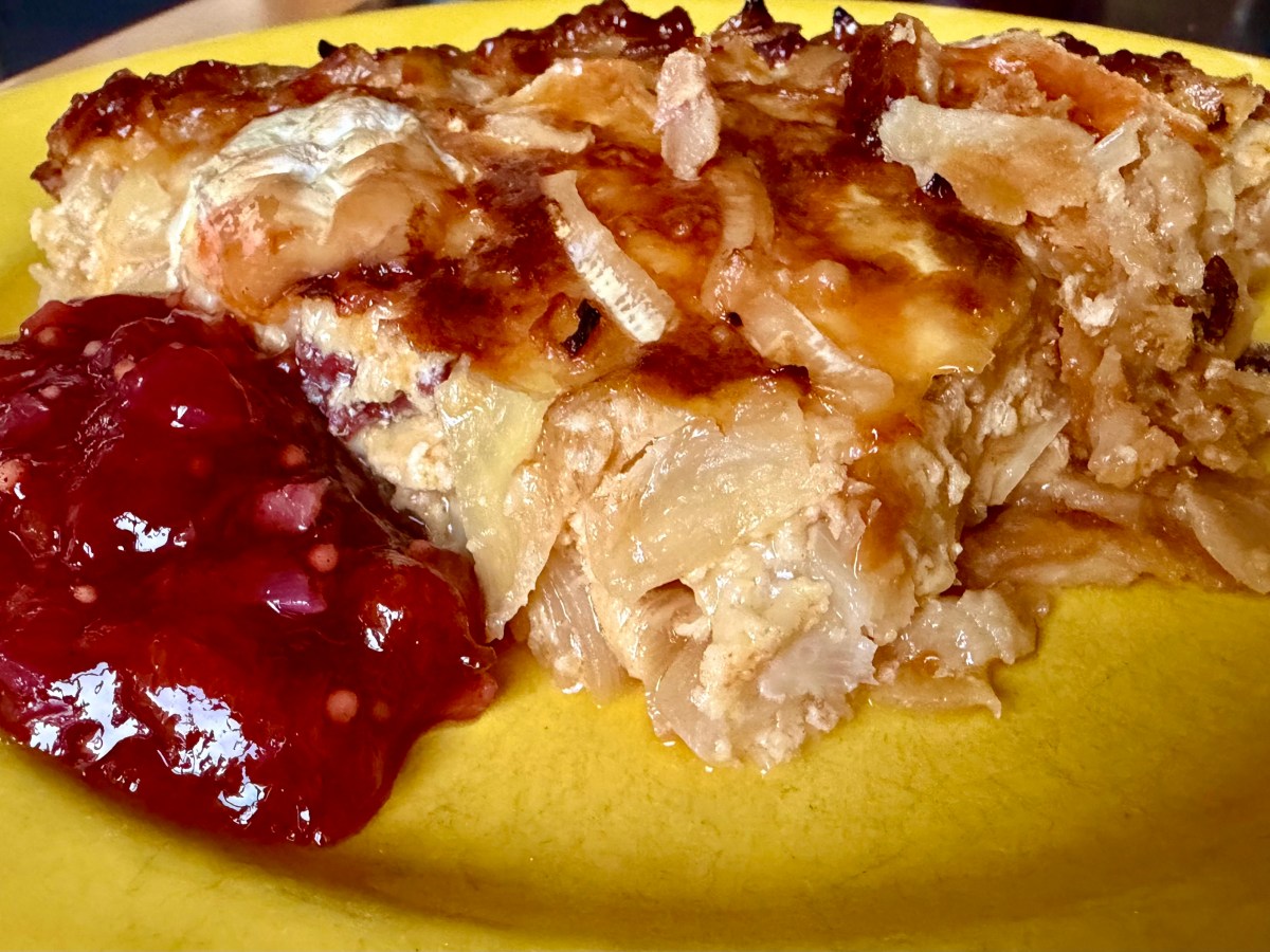 Zwiebelkuchen mit Damwildschinken