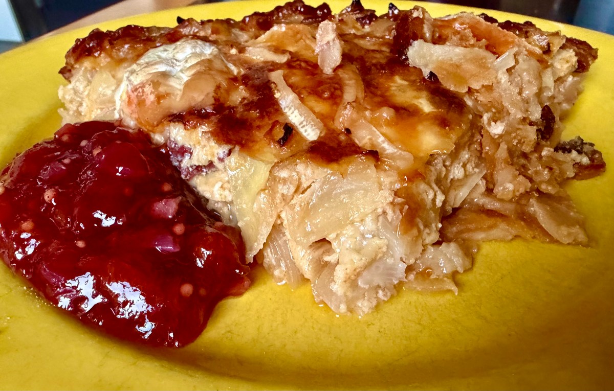 Zwiebelkuchen mit Damwildschinken